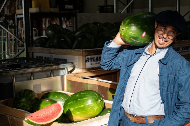 Chico bei der Arbeit - Inhaberin von Chico's Saftbar am Viktualienmarkt München